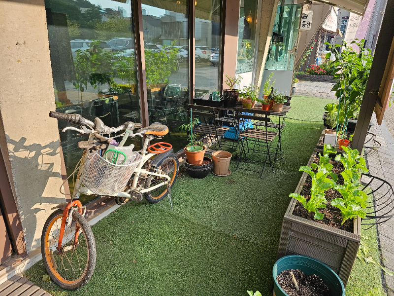 가게 앞 인테리어