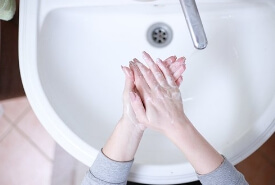 비누로-손씻기