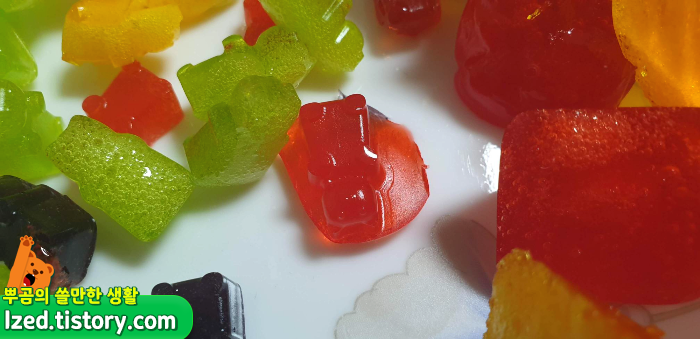 만들기 당시의 참혹함을 알려주는 피흘리는 젤리