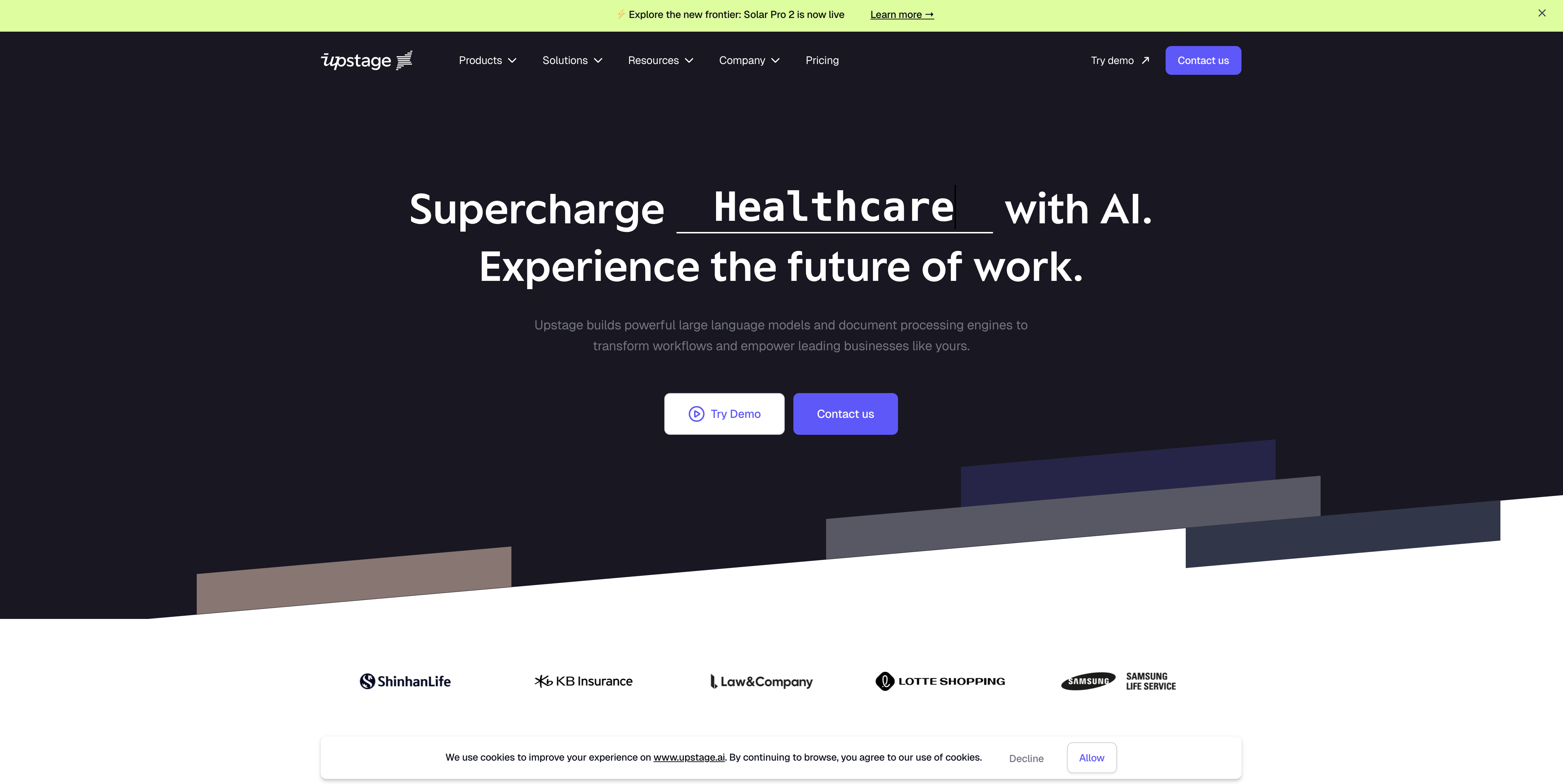 업스테이지 솔라는 경량화에 특화된 오픈소스 LLM모델을 보여주고 있습니다.