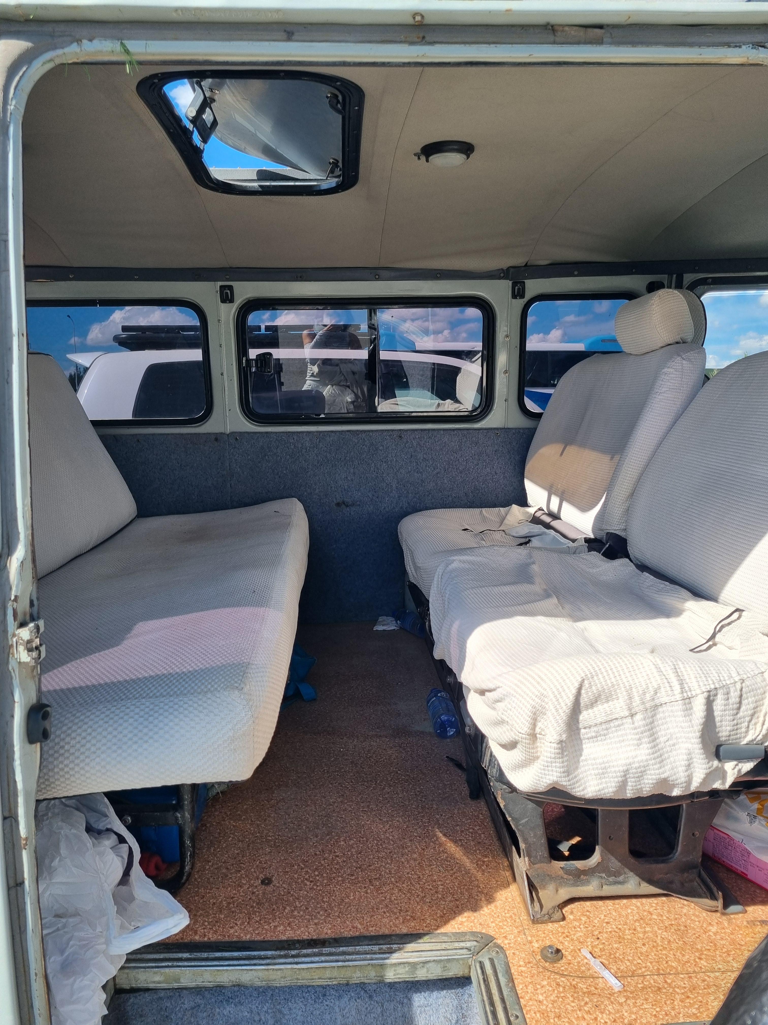 푸르공 내부사진