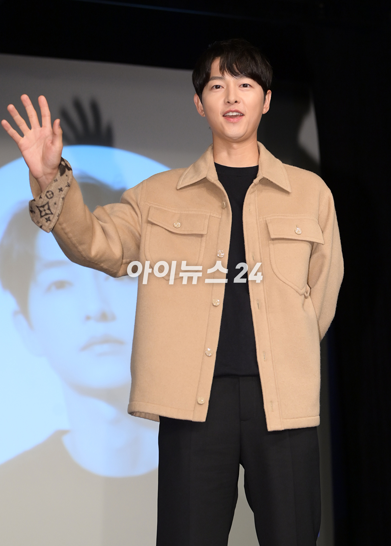 배우 송중기가 6일 오후 부산광역시 해운대구 영화의전당에서 진행된 제28회 부산국제영화제 액터스하우스에 참석하고 있다. [사진=정소희 기자]