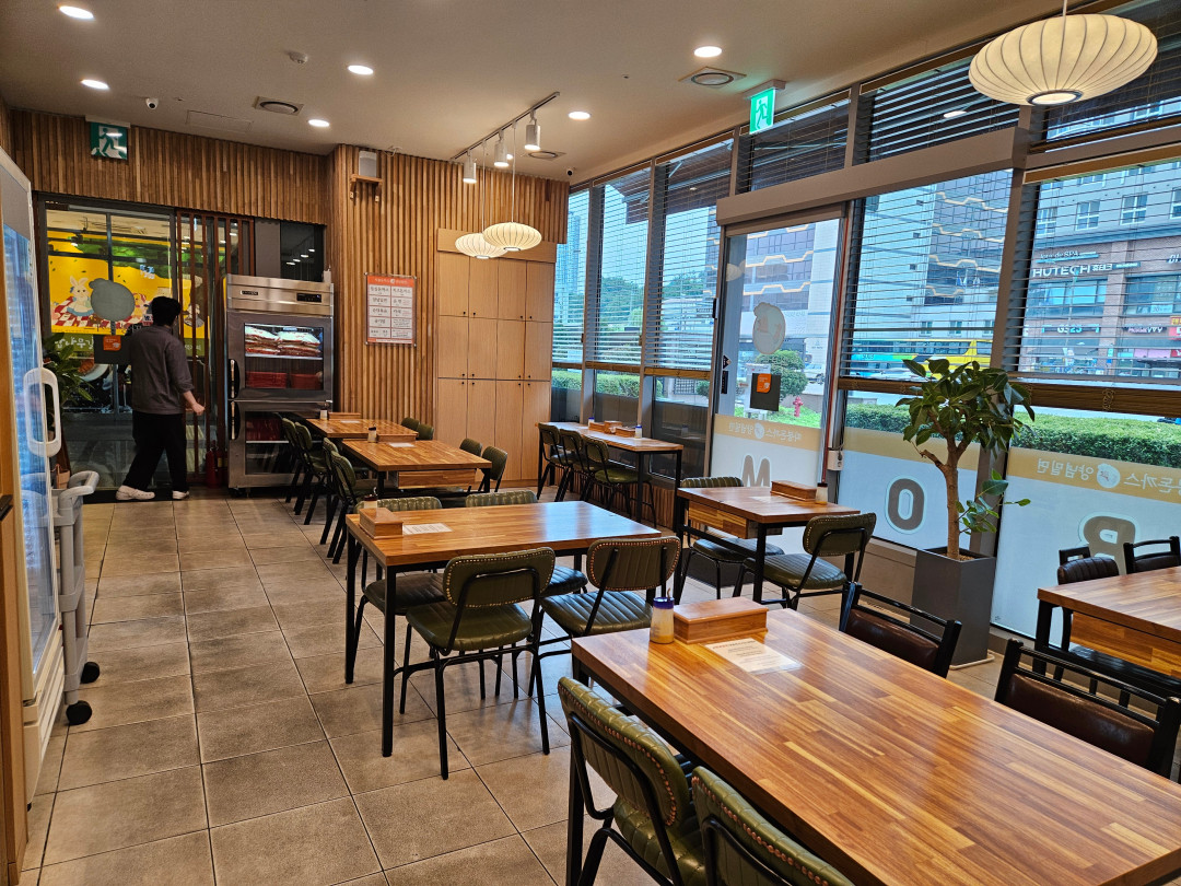 따봉 돈가스 매장 내부