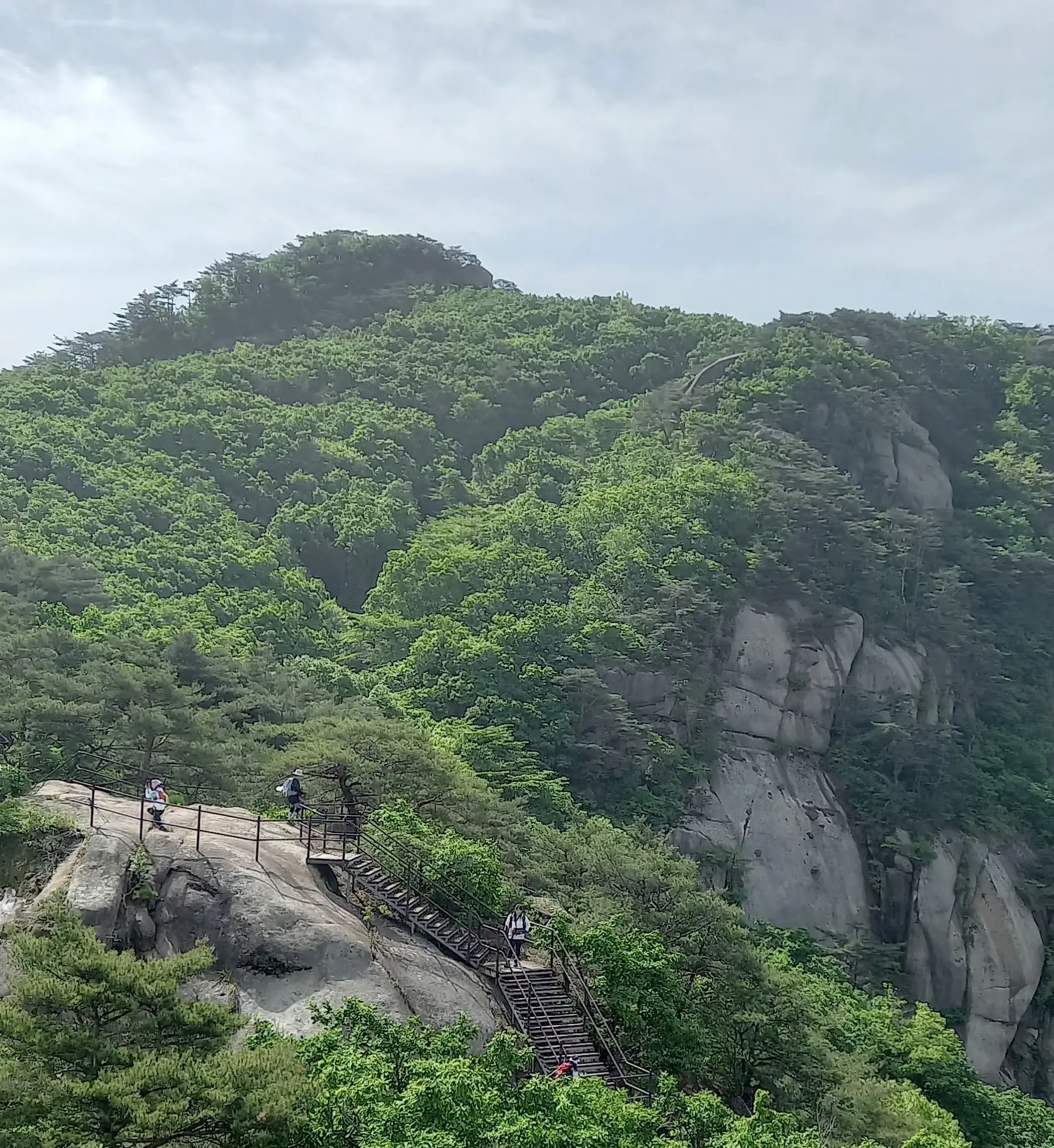 속리산 묘봉 가는 길의 모습