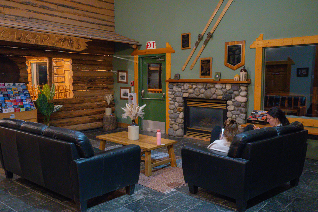 캐나다 밴프 숙소 하이밴프 알파인 로비