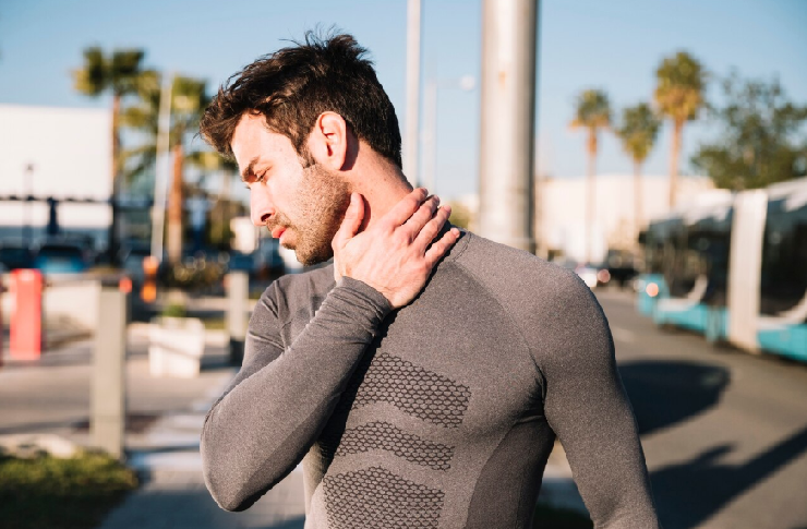 스트레칭을 하는 남자