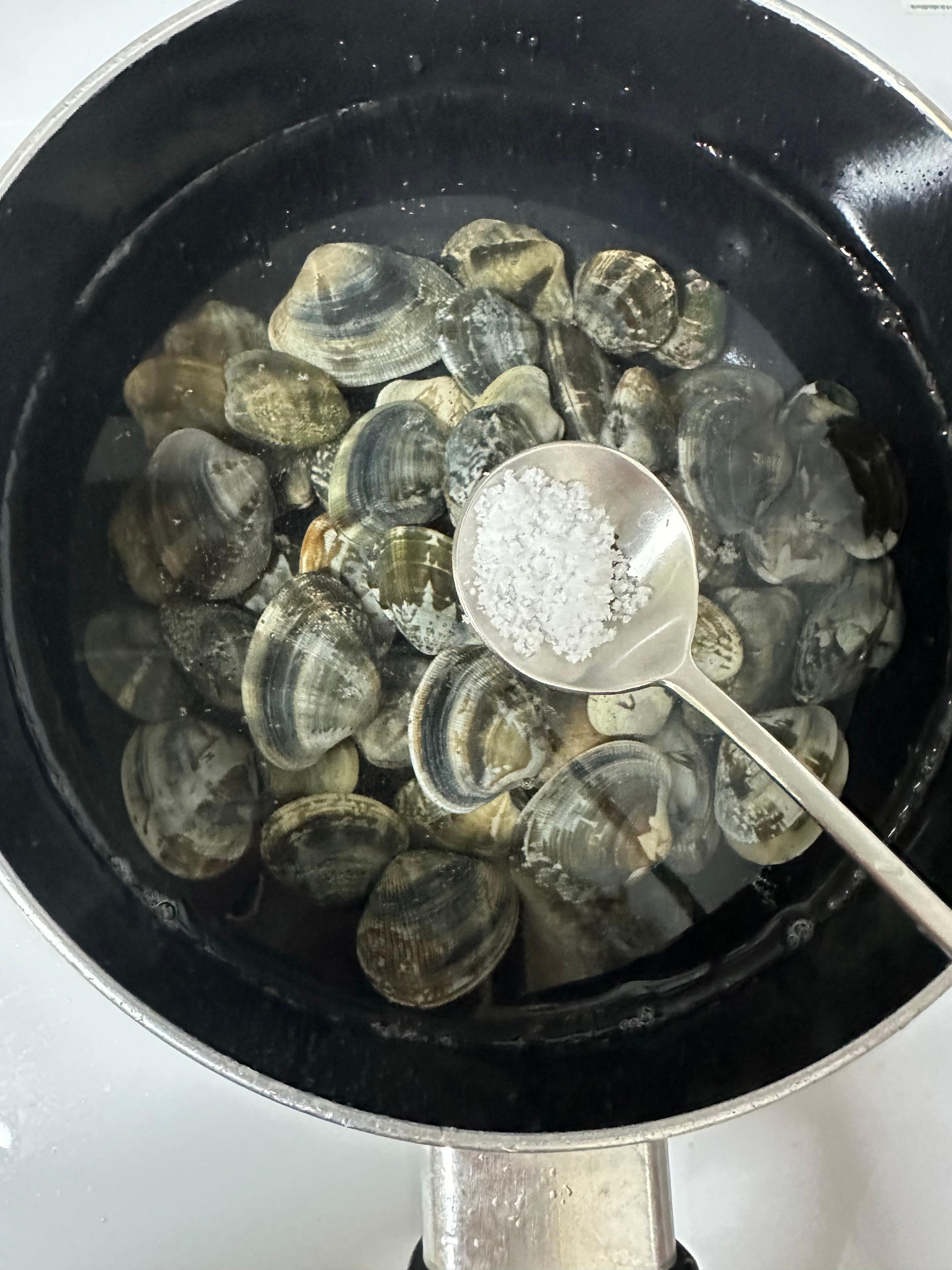 Super Simple Clam Soup Recipe(Healthy clam soup, fresh clams and horn snails, ultra-simple and light, full of rich ocean flavor, mudflat experience in Muchangpo, Boryeong, South Chungcheong, boiling horn snails and small clams, healthy homemade meal, easy soup recipe)