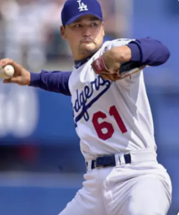 연금-파란유니폼을 입고 공을 던지는 박찬호