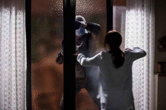 강도에게 살해당한 아내(엄지원)