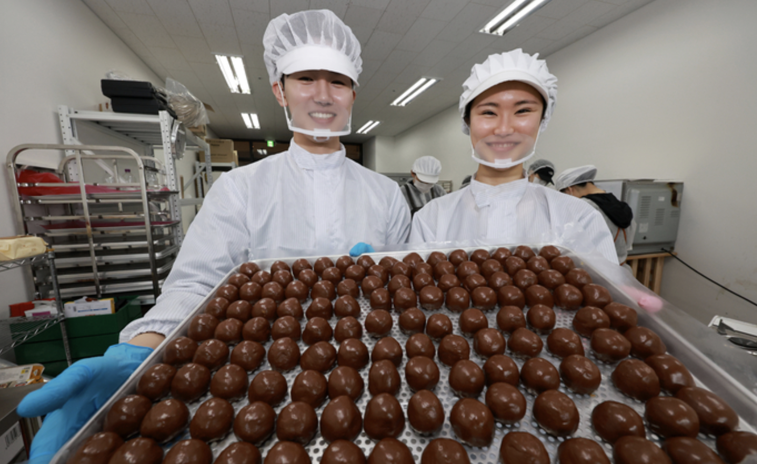 김나리 제과장 이윤민 대표