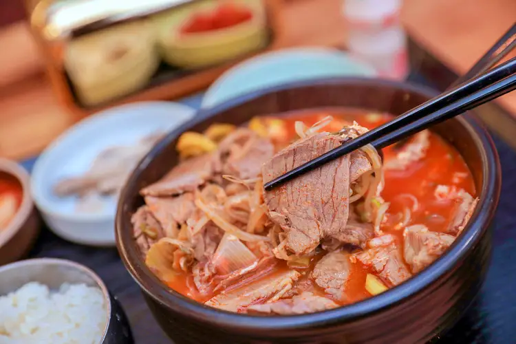 투데이 맛있는 메뉴 이열치열 30년 전통 뜨끈한 설렁탕과 얼큰한 육개장 맛있는 식당 추천 부산 해운대 센텀시티 맛집