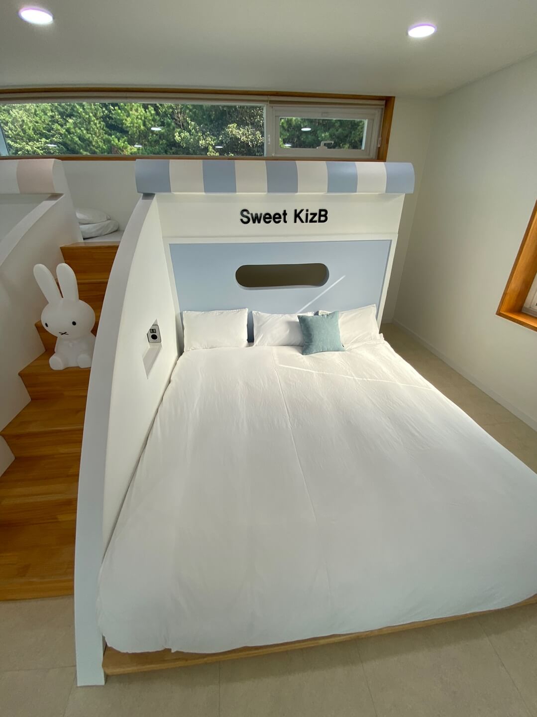 키즈비-풀빌라-복층-침실-이미지