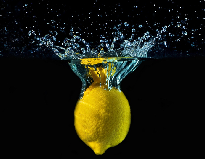 레몬-물-칼슘-수분