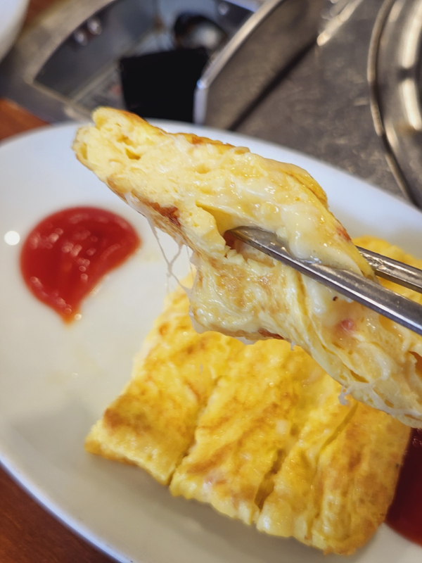 치즈가-듬뿍-들어있는-계란말이