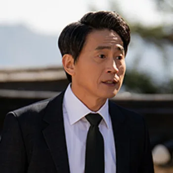 함부로 대해줘에서 이범교 역을 맡은 박윤희