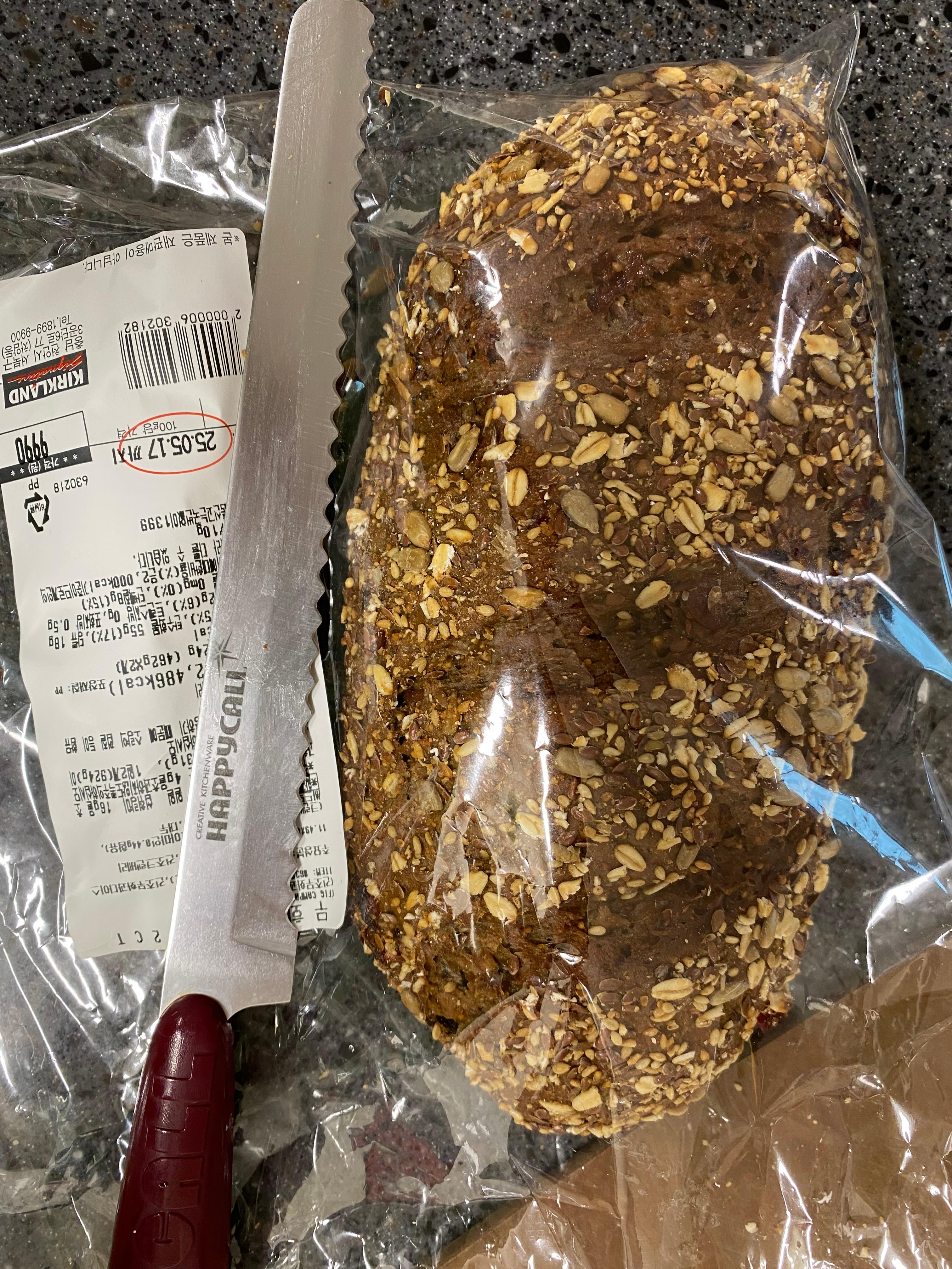 무화과깜빠뉴 빵칼이랑 비교사진