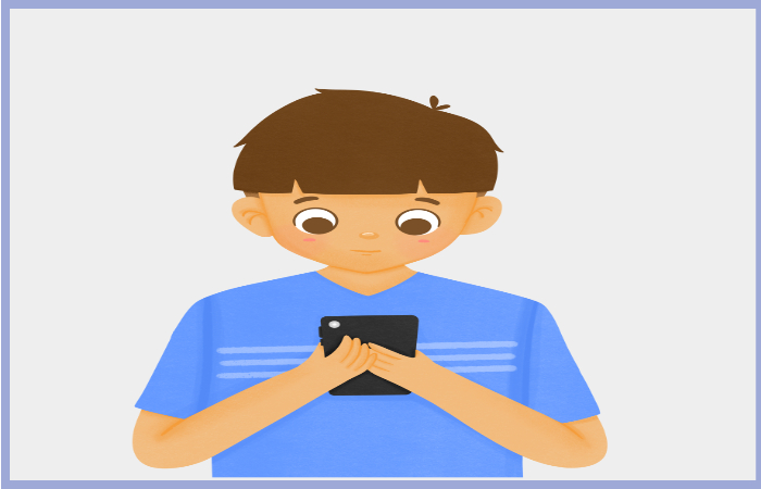 스마트폰을 들고 집중해 바라보는 파란 티셔츠 소년 캐릭터