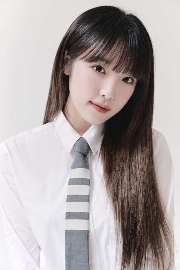 최예나 음반 활동