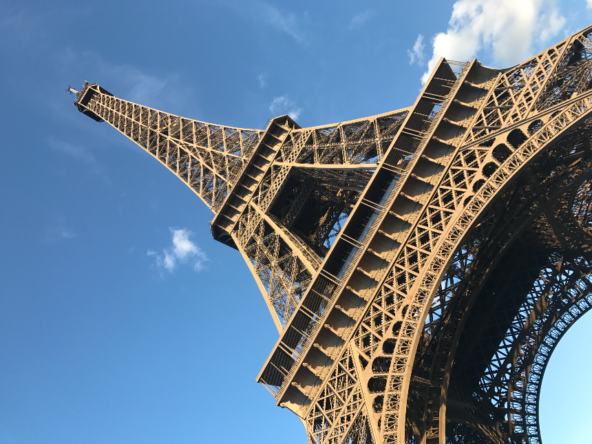 에펠탑 근접 사진