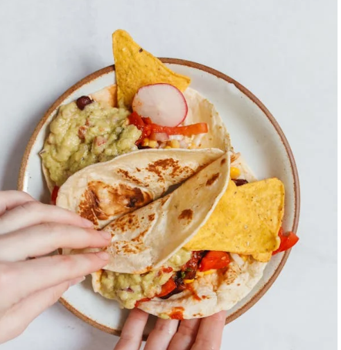 남은 치킨, 식빵과 만나면? ‘초간단 또띠아 피자’ 🍕