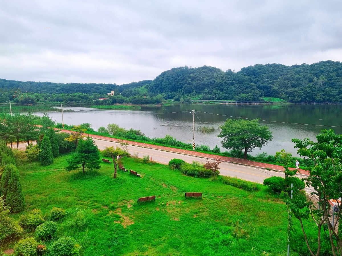 경기도 파주 대형 베이커리 카페, 공릉 저수지 뷰 모쿠슈라 (2호점)