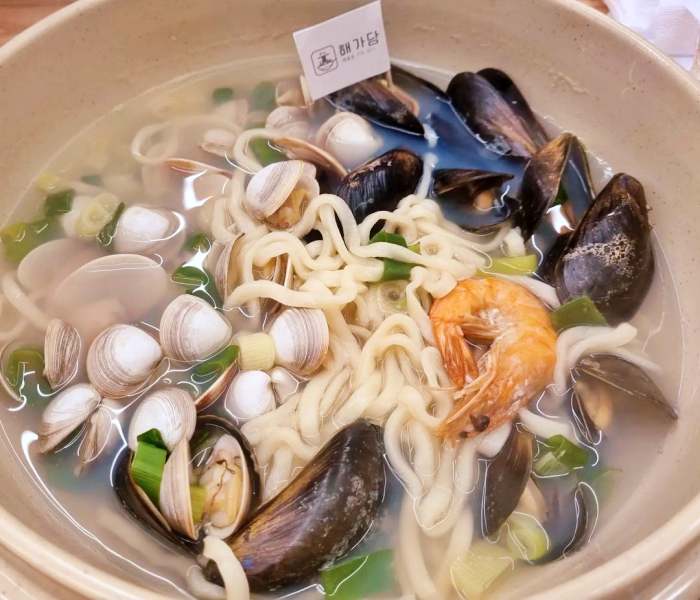 경주 황리단길 맛집 추천 생방송투데이 지금이 딱이야! 동해 바다 대게 해물칼국수 대게찜 오늘방송 자족식당