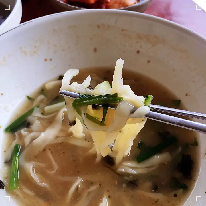 이만기 동네한바퀴 흑임자 칼국수 파전 부추전 손두부 아픈 아내의 빈자리를 지키는 칼국수집 사장님 포항 맛집 소개