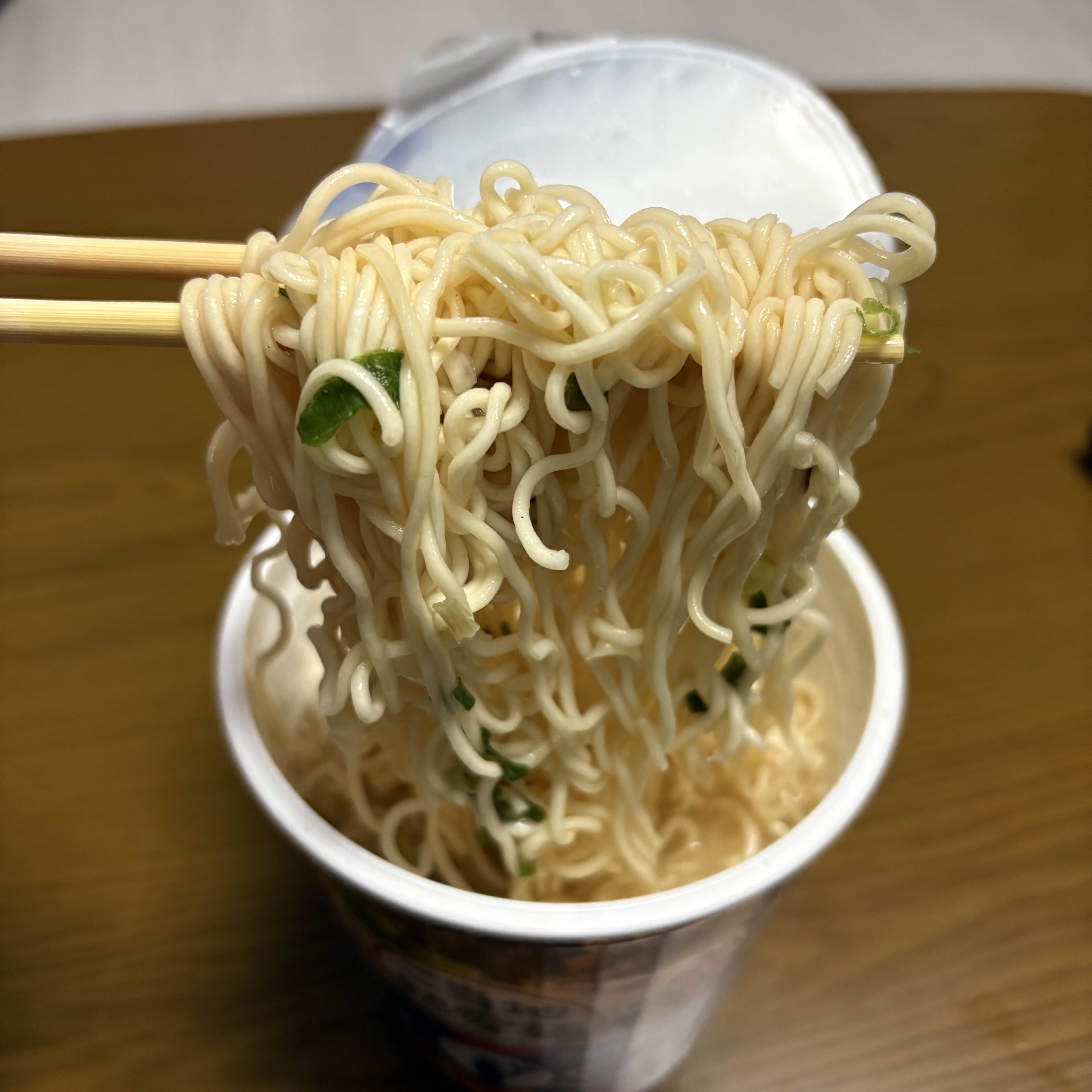신신라멘 컵라면 완성 후 모습