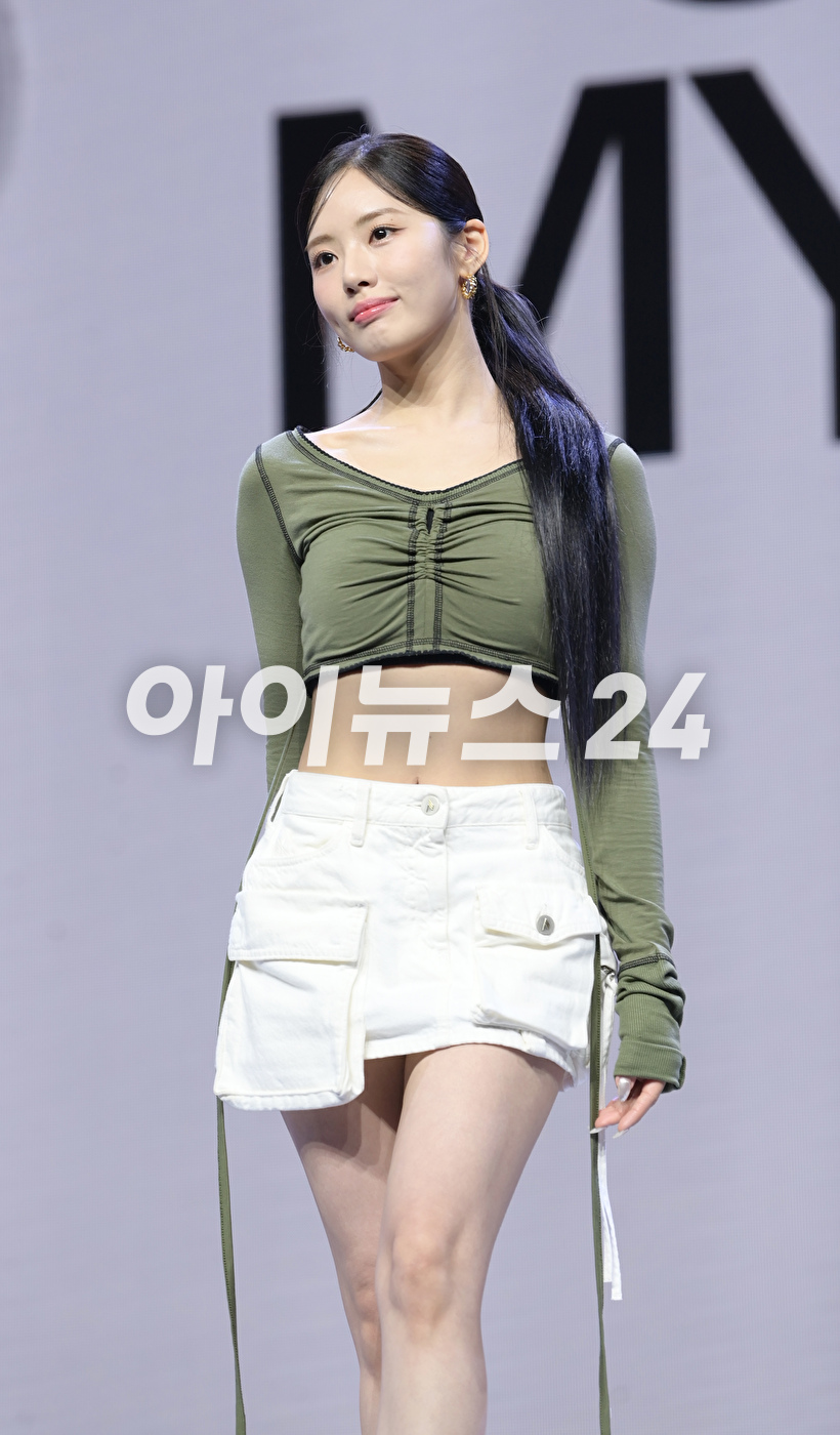 그룹 프로미스나인 박지원이 5일 오후 서울 광진구 예스24 라이브홀에서 진행된 프로미스나인(fromis_9) 첫 번째 정규앨범 '언락 마이 월드(Unlock My World)' 발매 기념 쇼케이스에 참석하고 있다. [사진=정소희 기자]