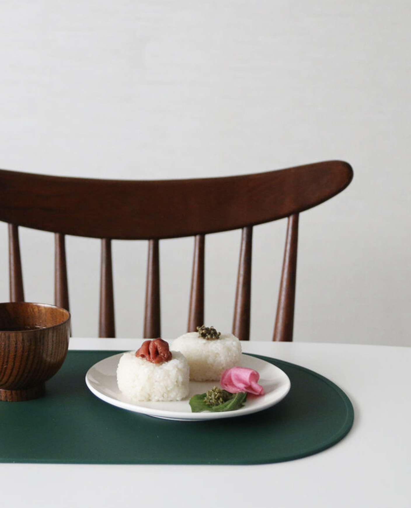 초록색 테이블 매트 스타일링 예시