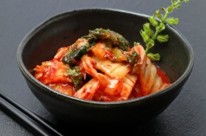 발효 과정을 거친 영양가 있는 음식 김치