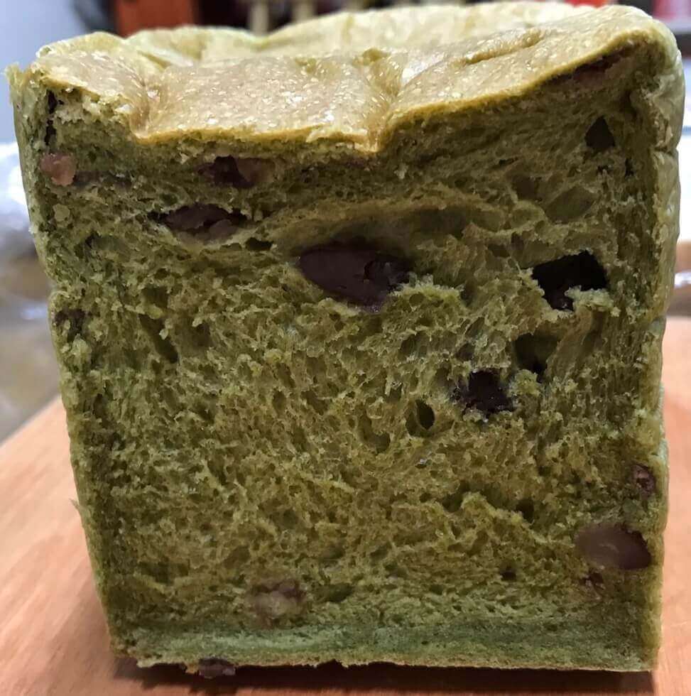 말차 팥 식빵 단면 사진입니다.