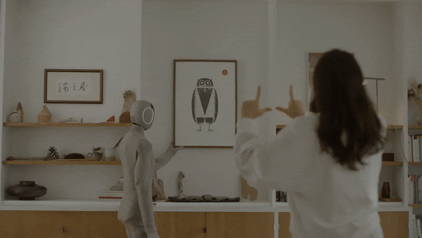 노르웨이 로봇 스타트업 1X가 가정용 휴머노이드 로봇 '네오 감마'를 공개했다.