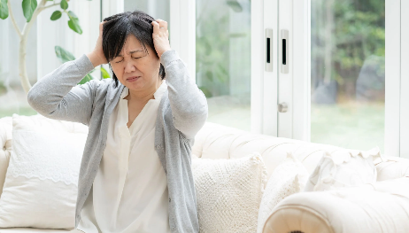 머리가 아픈 중년