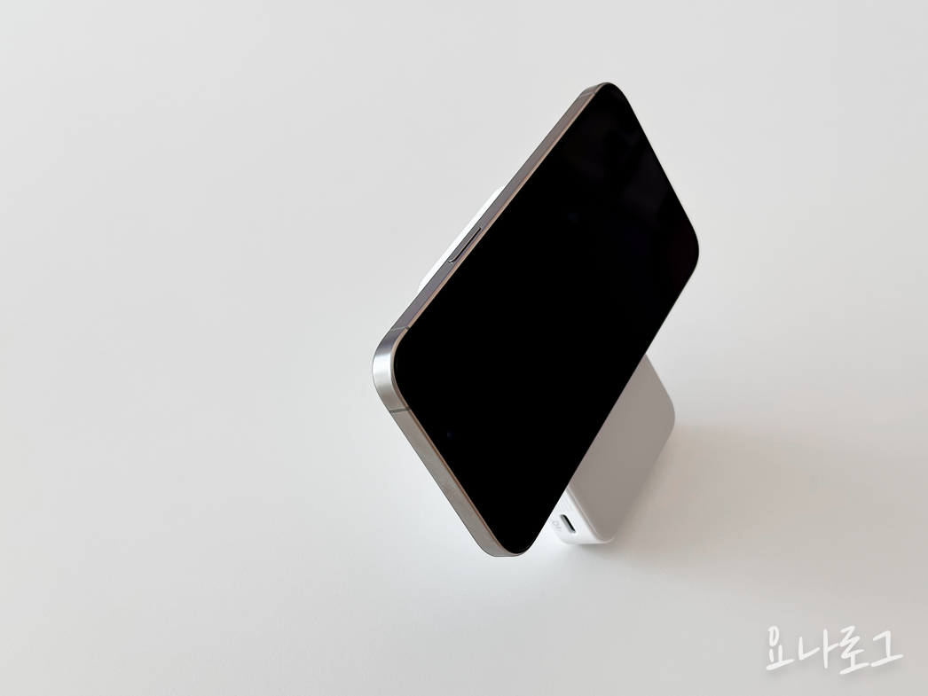 아이폰보조배터리 보조배터리 보조배터리추천 아이폰 앤커 앵커 앵커보조배터리 앤커보조배터리 무선충전 무선보조배터리 Anker AnkerMagGo 앵커맥고 앤커맥고 여행준비물 여행필수템 발열없는보조배터리 여행준비