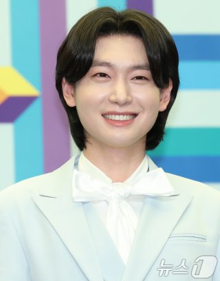 가수김용빈가수팬카패,나이,프로필,사주,음악,부모,할머니,아버지,펜카페,소속사,노래,고향