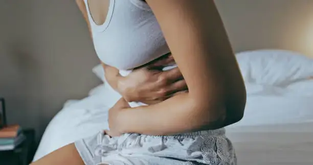 배가 콕콕 쑤셔요~ 어떤 증상이 있나요? 가끔 혹은 갑자기 배가 콕콕 쑤시는 일이 나타날 수 있는데요. 여성이라면 생리가 다가오면 짐작이 갈 텐데 그게 아니라면 왜 배가 콕콕 쑤시는 지 알아볼게요~ 어떤 증상과 맞는지 확인해 보시기 바랍니다.