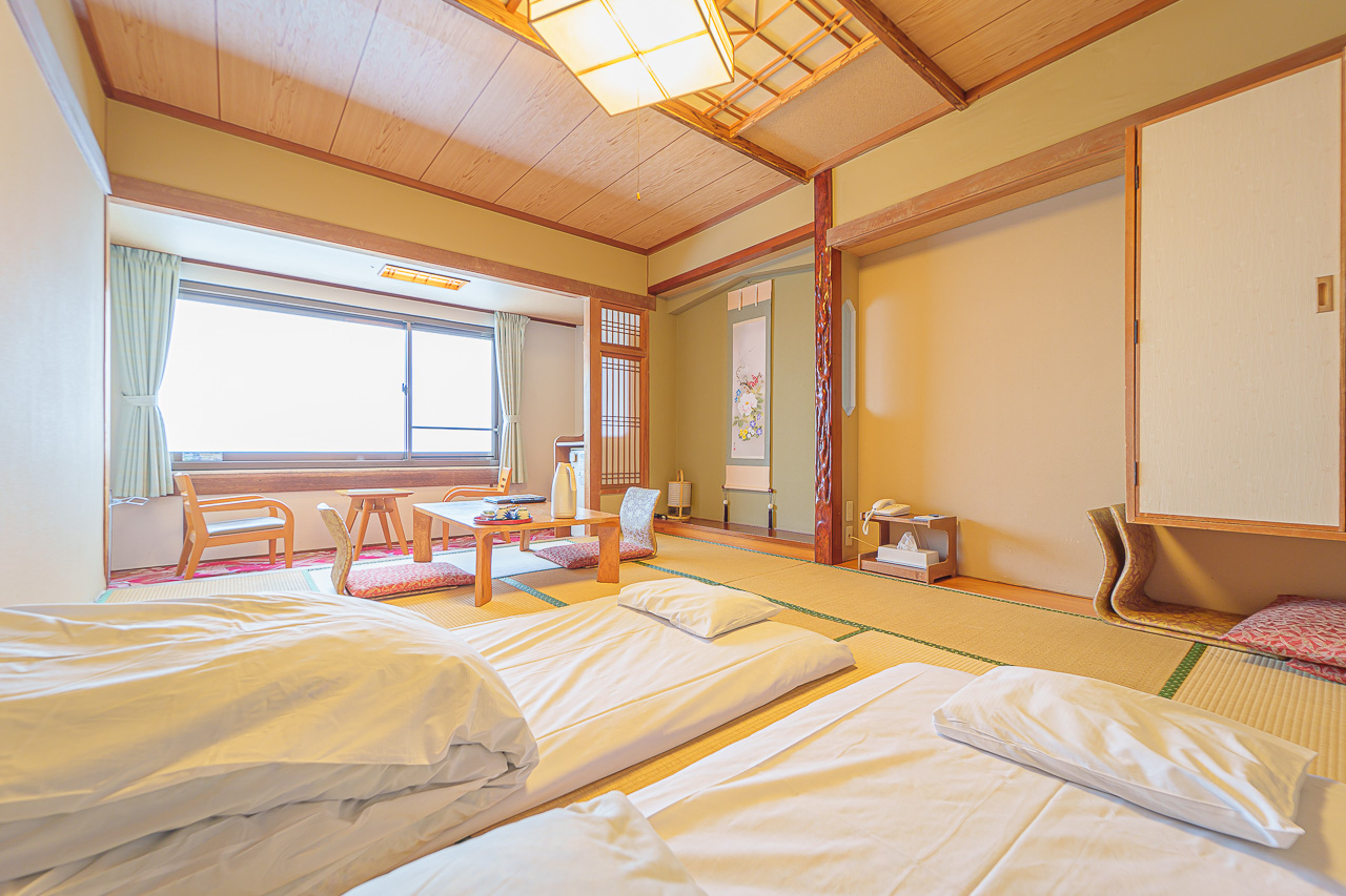 Toya Kanko Hotel: A Winter Lake View and Japanese Meals — original photograph 5