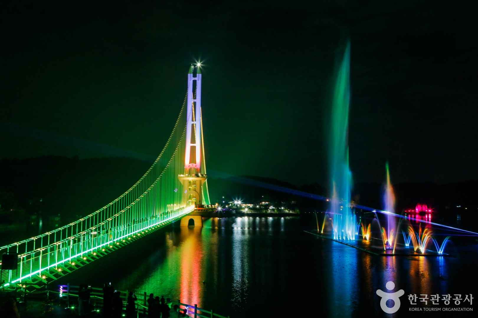 예당호 출렁다리 음악분수