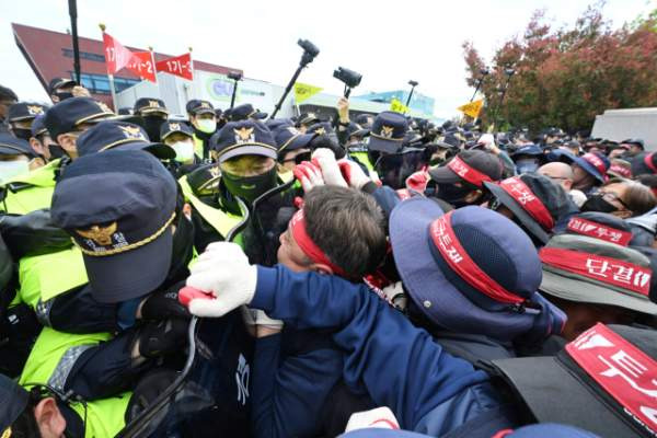 진주 화물연대 사고, CU 물류센터 사망, BGF리테일 원청교섭, 화물연대 총집결, 진주 정촌면 집회, 노동자 사망 사고, 노란봉투법 뜻, 특수고용직 정의, 노조법 2조 3조 개정, 화물연대 규탄대회, BGF로지스 파업, 특수고용노동자 교섭권, 민주노총 총력투쟁, 진주 예하리 사고, 화물 기사 처우 개선, 공권력 살인 논란, 실질적 지배력 판단, 간접고용 문제점, 노동3권 보장, 2026 노동법 이슈