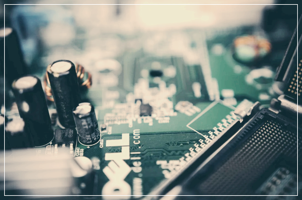 미래 기술이라 불리던 실리콘 포토닉스, 왜 아직도 구리를 고집할까?