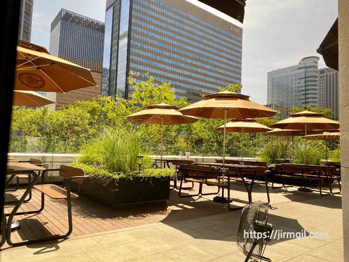 야외_테라스에_좌석이_있는_오리지널팬케이크하우스_세종문화회관점
