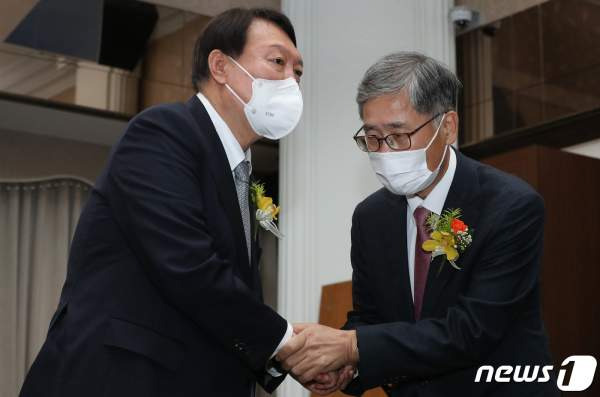 신평 변호사는 윤석열 대통령의 멘토