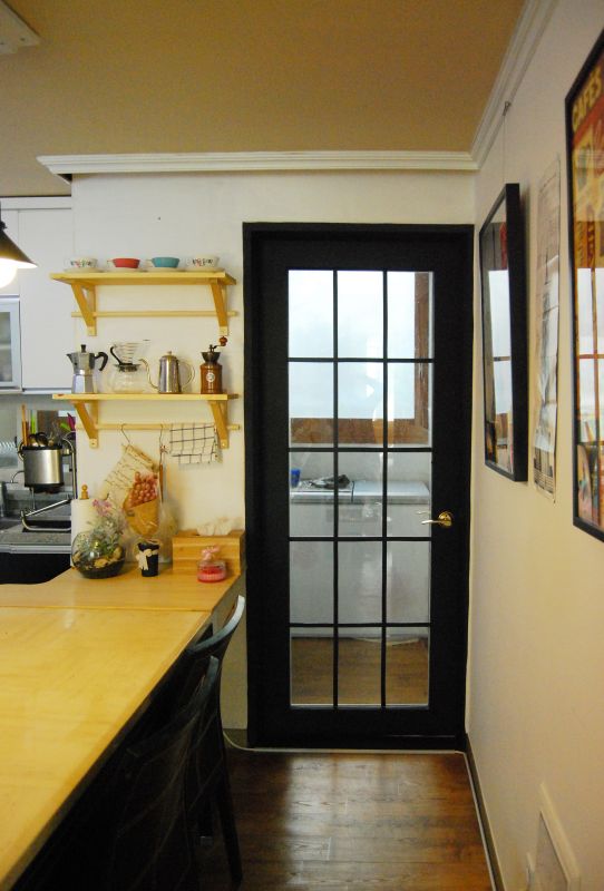 검정색으로 필름지 리폼 완성된 주방문