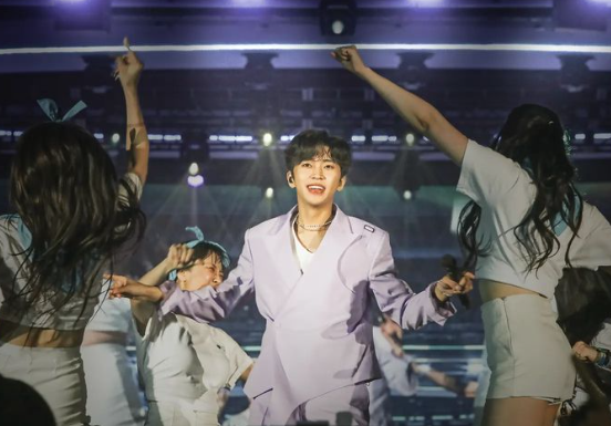 임영웅 댄서들과 춤추는 모습