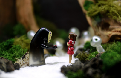 잃어버린 이름을 되찾는 여정 – 영화 『센과 치히로의 행방불명』