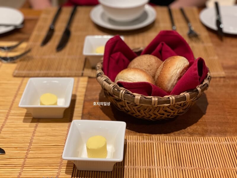 나트랑 아나만다라 올인클루시브 석식 식전빵&버터