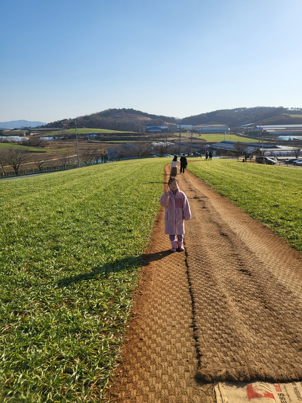보령 청보리밭(천북 카페), 청보리창고