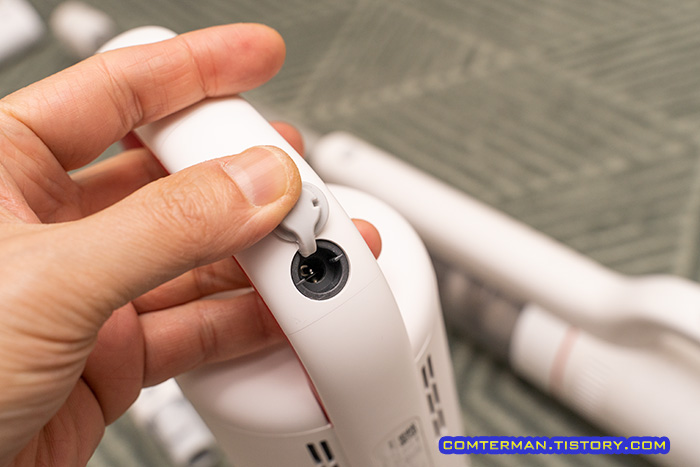 로이드미 F8과 S1 Special 충전 단자