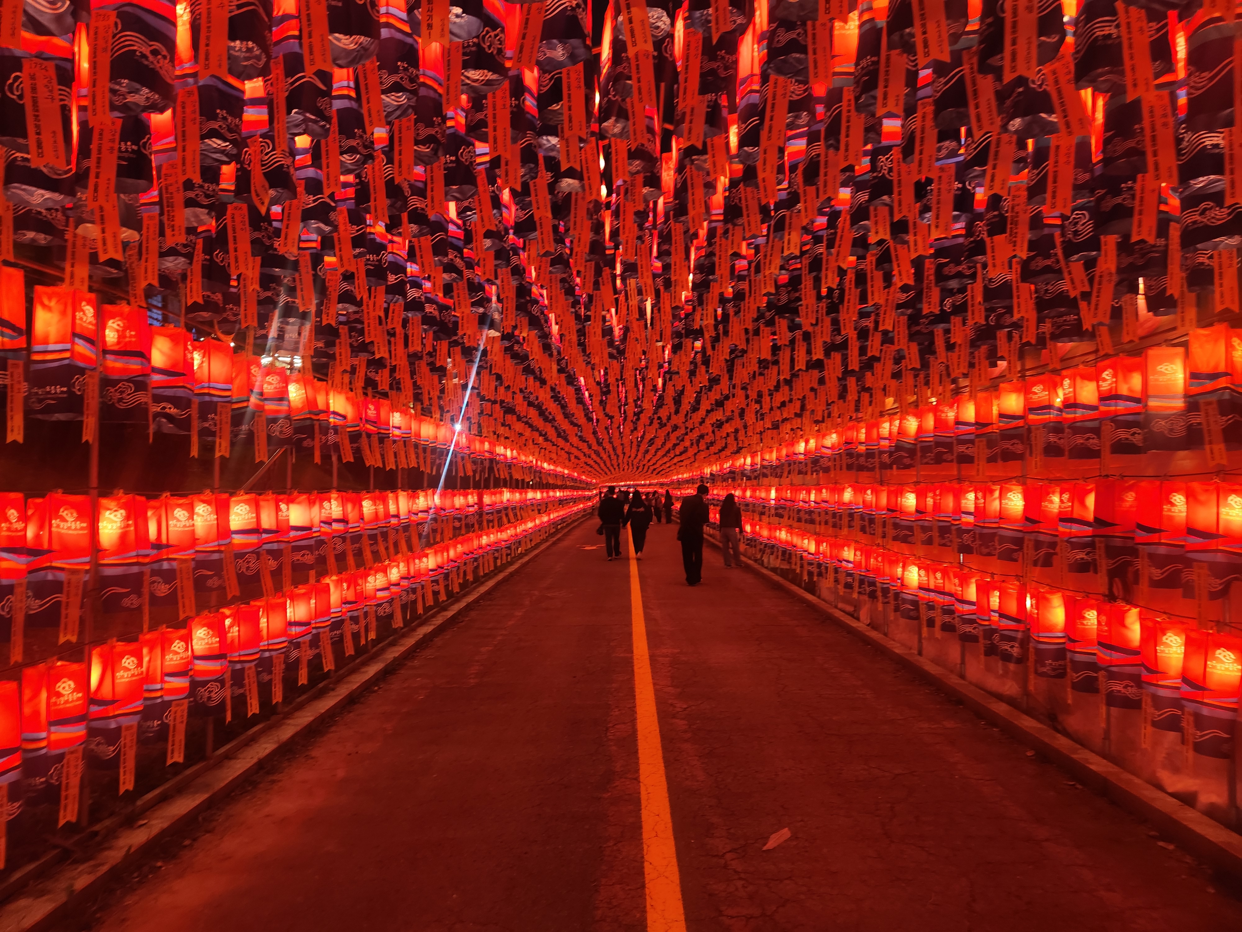 진주남강유등축제 소망등 터널 전경